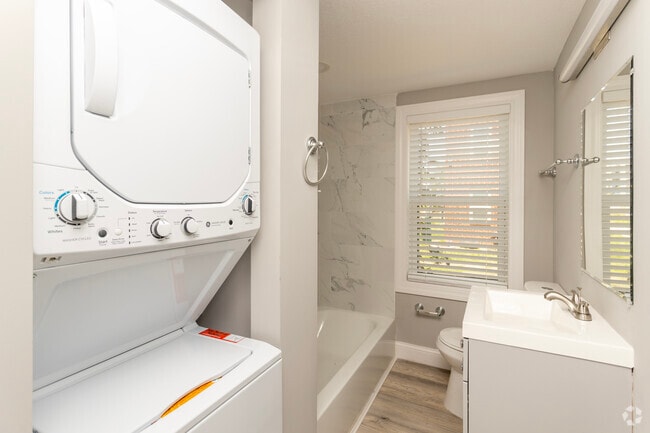1BR, 1BA - 960SF