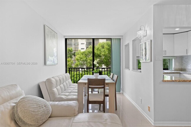 Photo - 17021 N Bay Rd Unidad 425