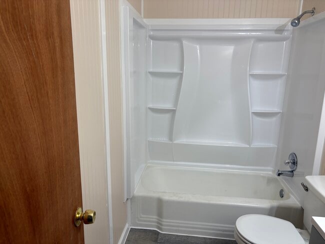 Bathroom - 5713 Norledge Ave