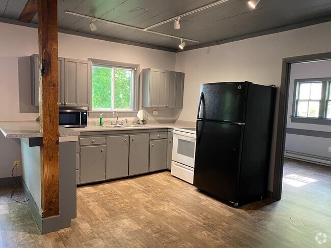 Building Photo - 95 Hall Ave Rental