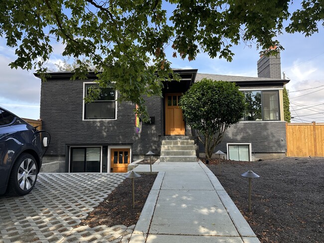 Photo - 5403 Beacon Ave S Unidad 5403 Beacon Ave S