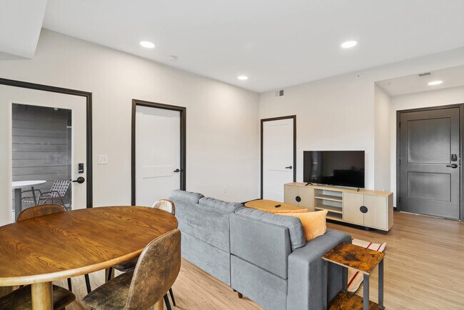 Photo - 423 E Michigan St Unidad ID1032098P