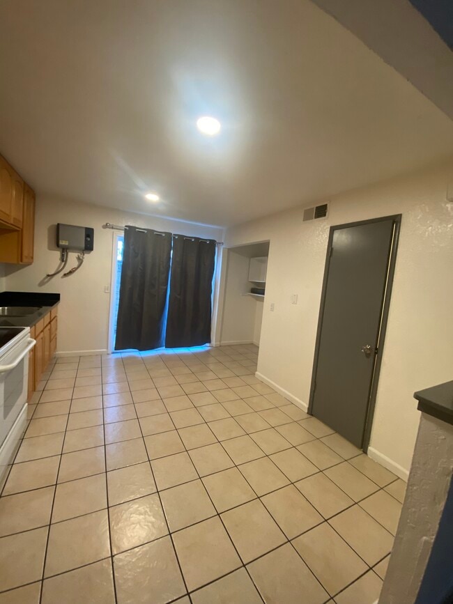 3044 Amherst Dr Unidad 004