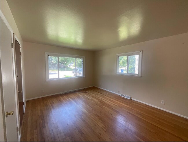 6408 N 58th St Unidad 6410 N 58th St