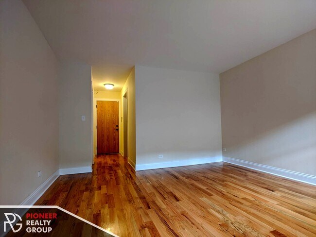 Photo - 557 W Arlington Pl