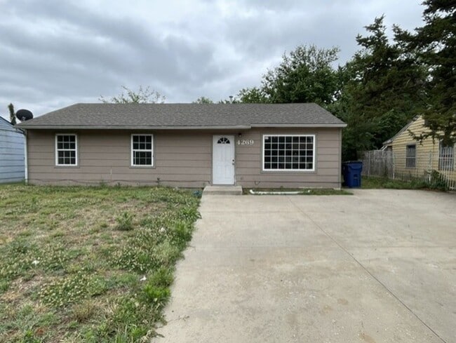Building Photo - Spacious Rental Home in Derby School District