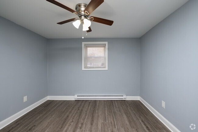 2BR, 1BA - Bedroom 2