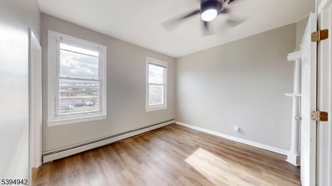 Building Photo - 277 2nd Ave W