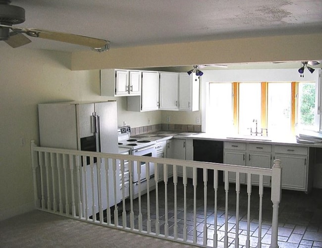 Photo - 536 W 5th St Unidad Back