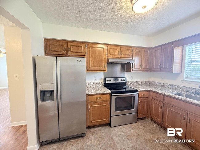 Photo - 105 Northgate Dr W