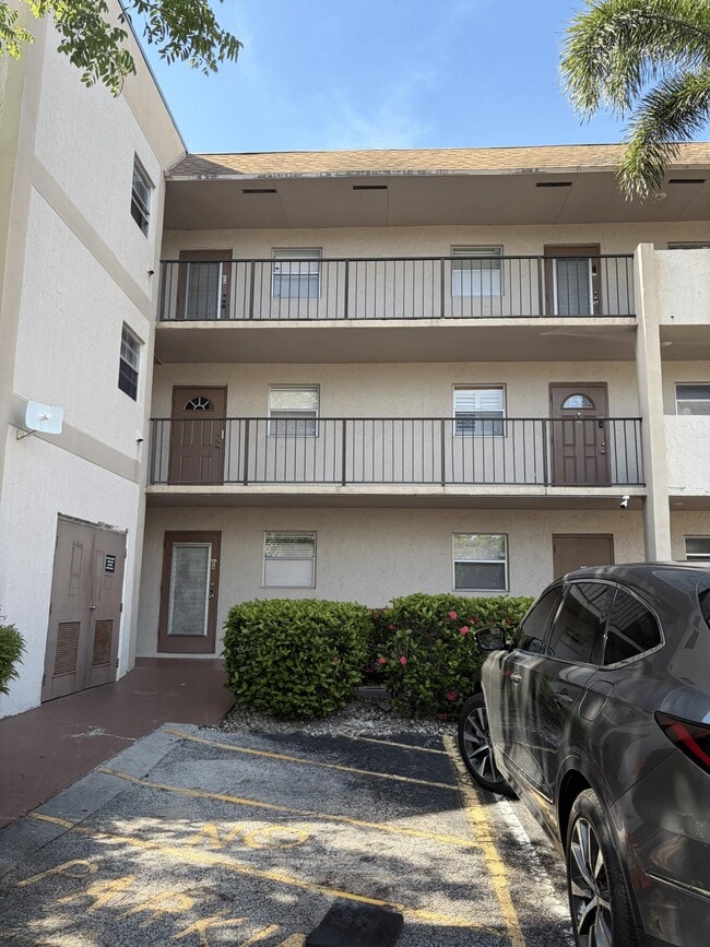 Building Photo - 8311 Sands Point Blvd Unit 106
