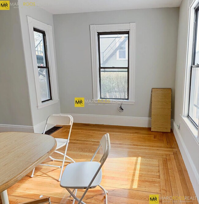 Photo - 10 Saunders St