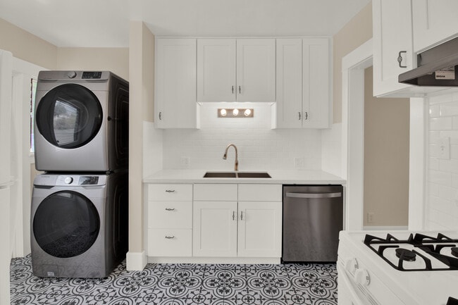 KITCHEN-LAUNDRY - 1084 Sinaloa Ave Unit 1084 Sinaloa Av