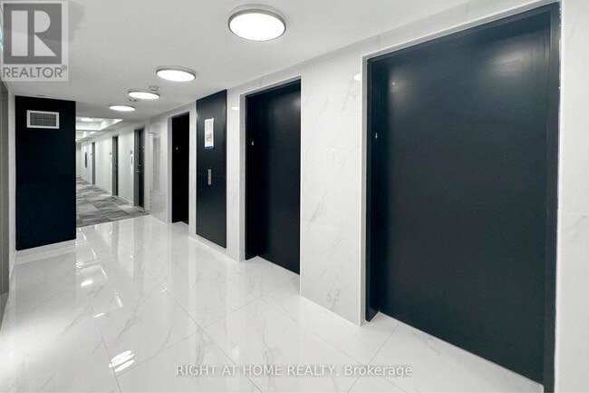 Photo - 180 George St Unité 404