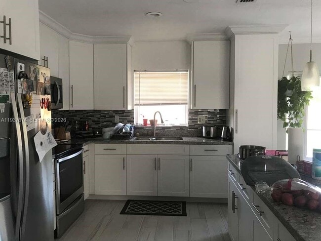 Building Photo - 15563 SW 107th Pl