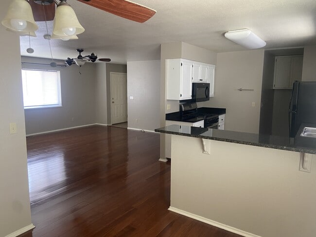 Photo - 1661 Kaiser St