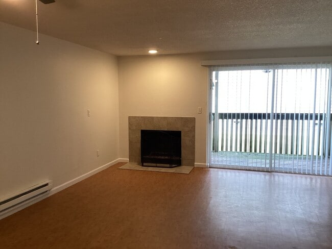 12429 1st Ave W Unit 2
