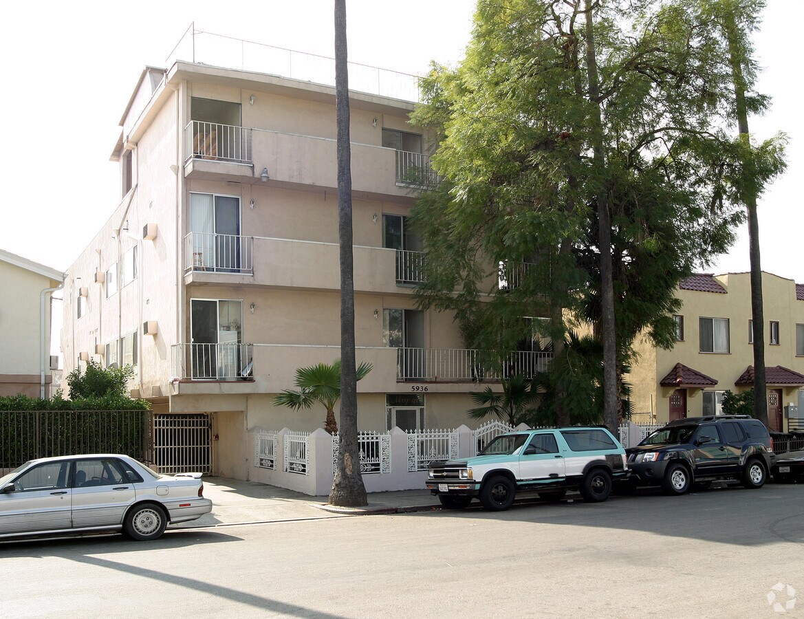 Photo - 5936 Carlton Way