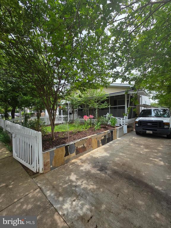 Photo - 6912 Furness Ave