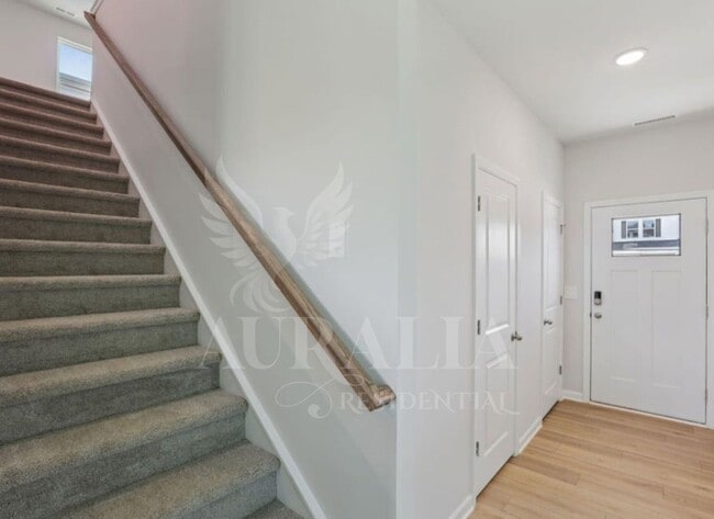 Photo - 805 Ottawa Dr