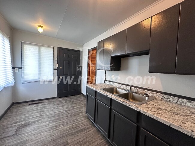 Photo - 605 Pixley-