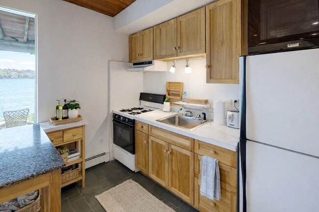 Building Photo - 114 Spy Pond Pkwy Unit B