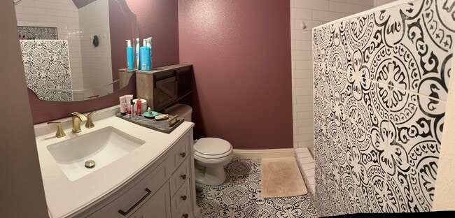 Photo - 4 Bedroom + Office / 2.5 Bathroom Redlands...