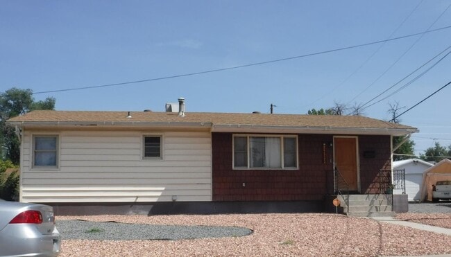 Building Photo - 1522 Hall Ave Rental