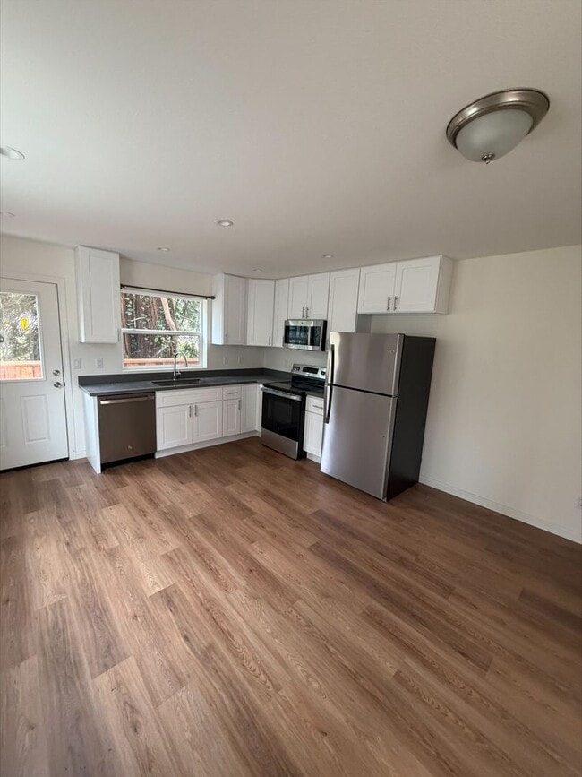 Photo - 4331-4337 Brookdale Ave. Unidad 4335