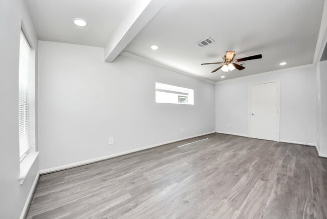 Photo - 5003 Enyart St