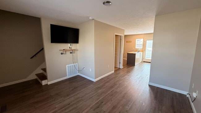 Photo - 262 Bradford Square