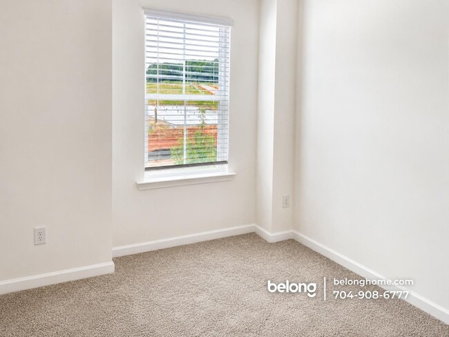 Photo - 11912 Oak St