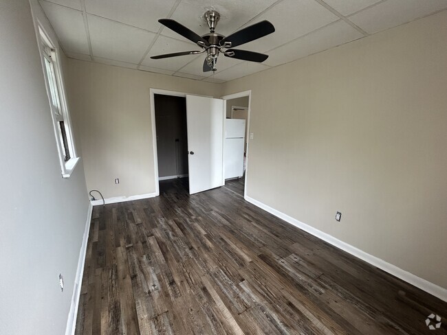Building Photo - 117 Oak St Unit 2nd FL Rental