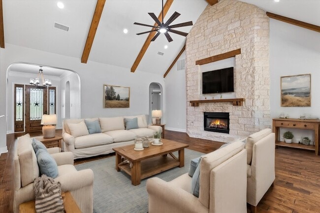 Photo - 402 N Pkwy Dr