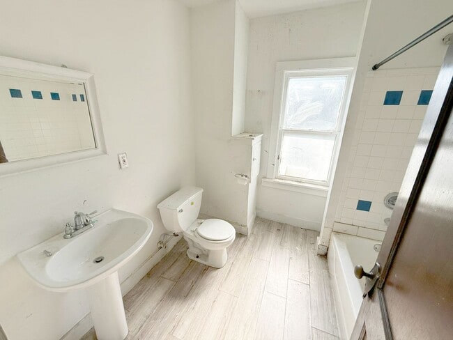 Photo - 3 BED 1 BATH BEAUTIFUL SINGLE FAMILY HOME