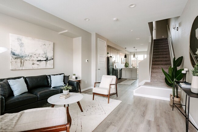 Gorgeous Townhome near Edgewater! - Gorgeous Townhome near Edgewater!