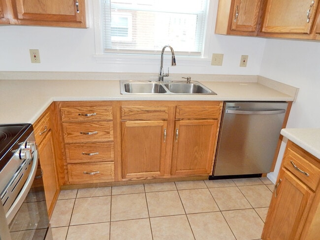 Kitchen - 95 Pine St