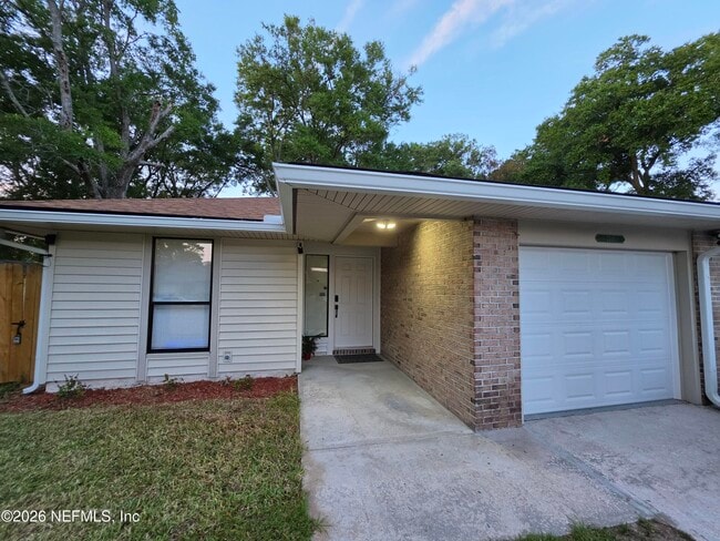7411 Colony Cove Ln