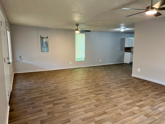 Photo - 724 Searcy Ave