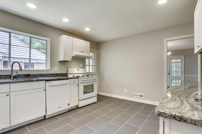 Photo - One Level Living -- 5bed / 3bath - Chevy Chase
