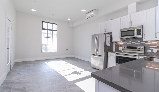 Photo - 2595 Telegraph Ave