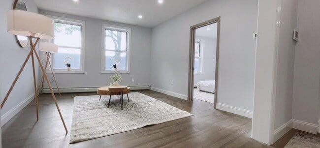 Building Photo - 66 Romaine Ave Unit 1