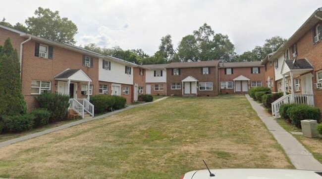 Building Photo - 1843 Henry Ave