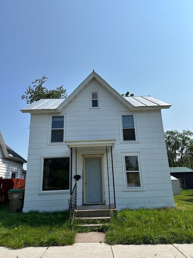 Photo - 7 N State St Casa