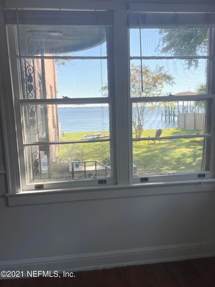 Photo - 2746 Vernon Terrace