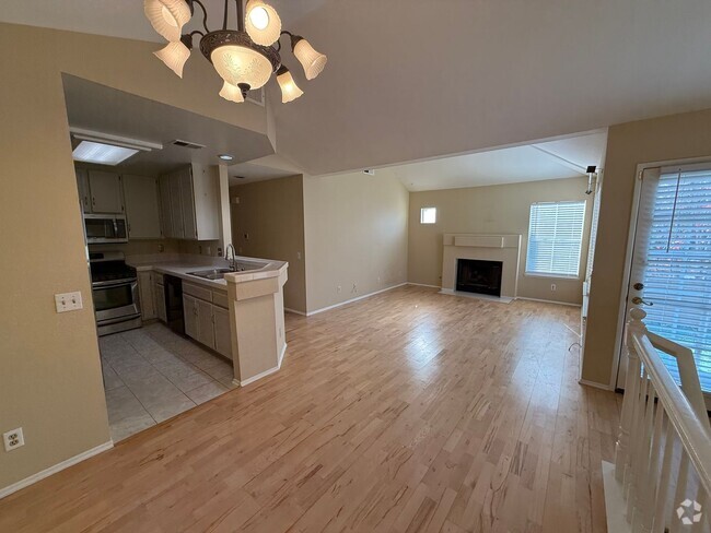 Building Photo - 2 Bed, 2 Bath Townhome in Belsera with att...