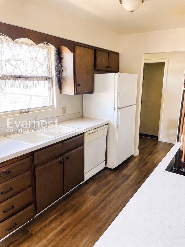 Photo - 928 Timber Ln