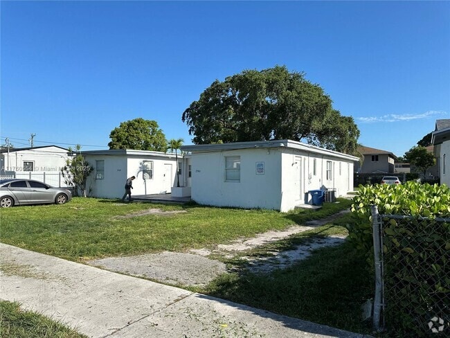 Building Photo - 2765 NW 55th St Unit 2 Rental