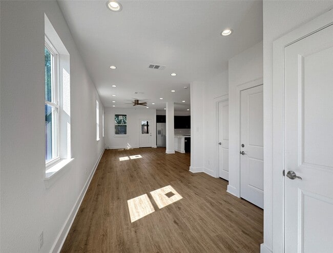 Photo - 5427 Bellfort Ave