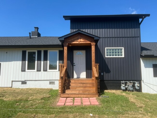 Building Photo - 2162 Airport Rd Unit B